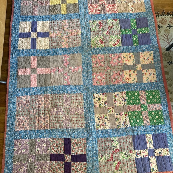 Patchwork Quilt with Multicolor Design